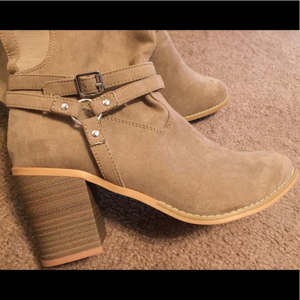 Torrid size 10 boots